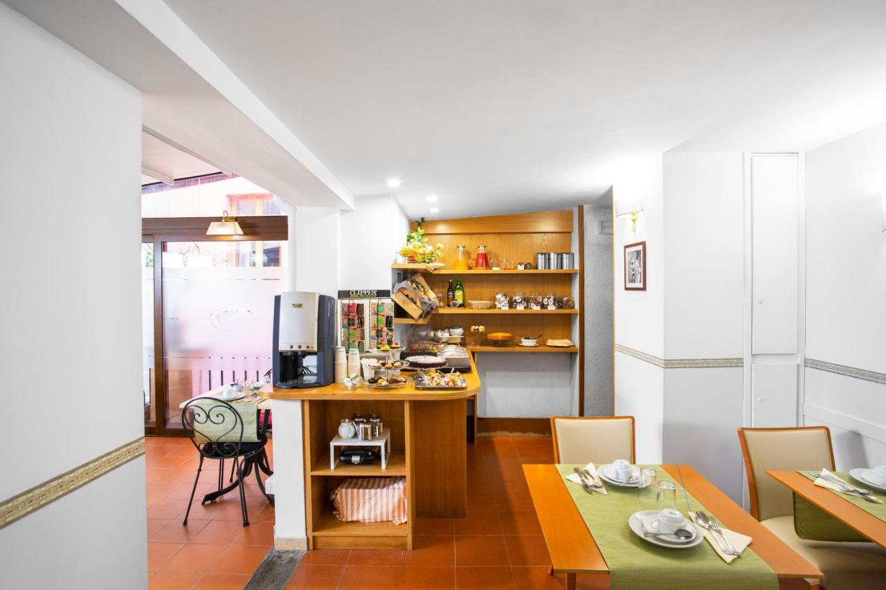 Hotel Piazza Di Spagna Рим Екстериор снимка